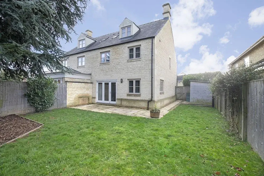 Elliot Oliver Cotswold Style 4 Bed House