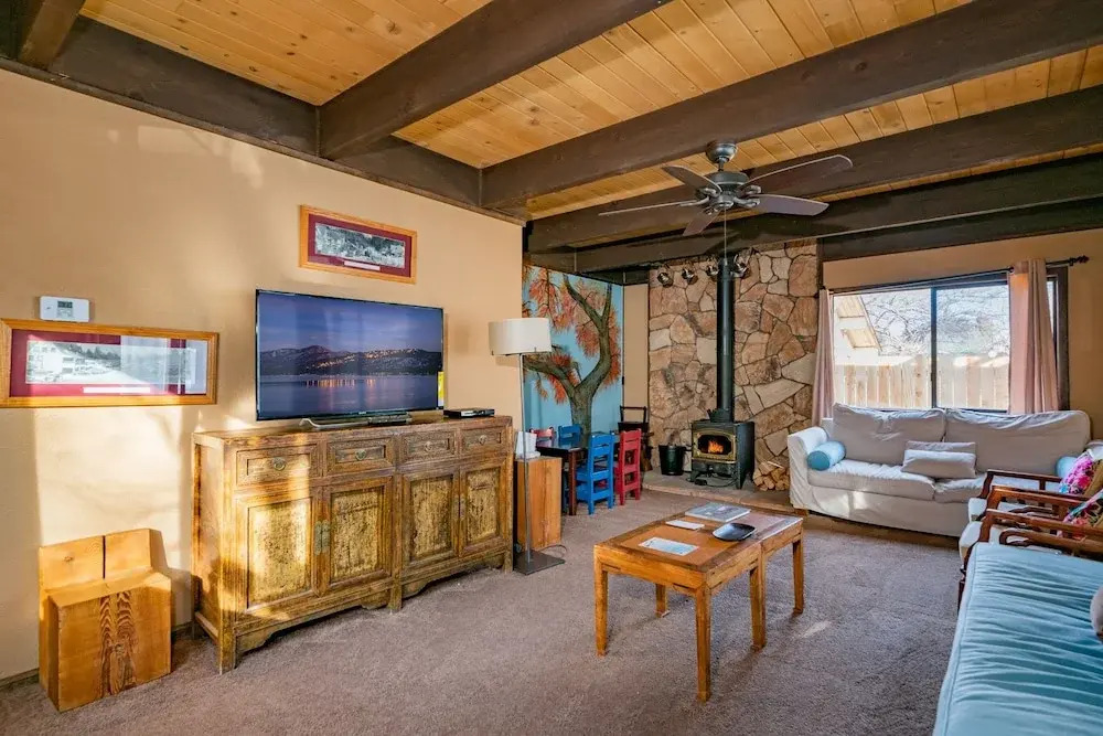 Hope's Cabin - Free Ski/snowboard Rental! - 2br/1.5ba/fireplace/barbeque 2 Bedroom Home