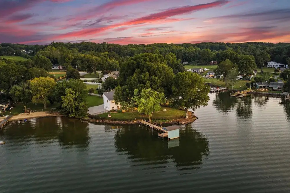 Lakefront Home w/ Game Room & Hot Tub Ponderosa Peninsula by Avantstay