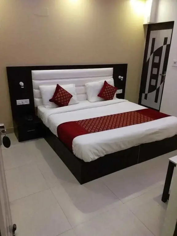 Airport Hotel Royal Inn
