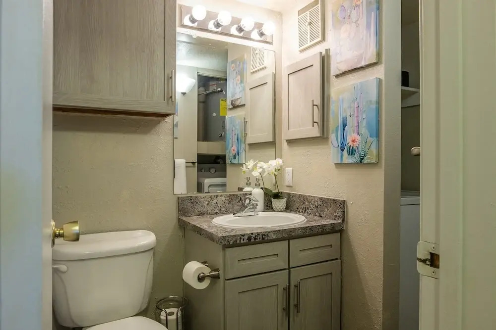 Eastside 1 & 2 BR Apts with balcony by Frontdesk