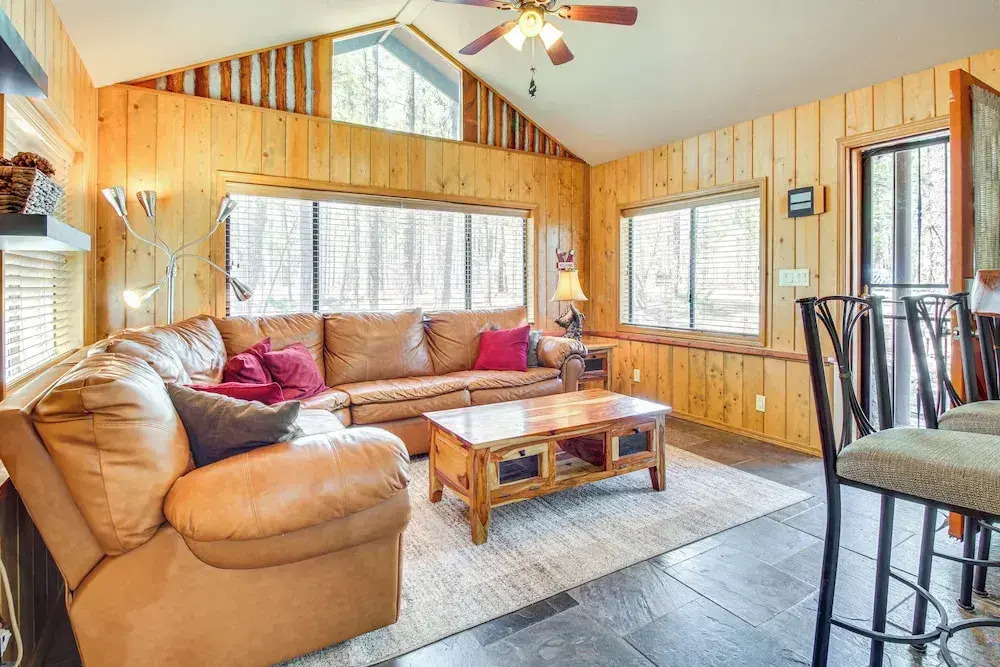Family-friendly Hideaway Cabin in Lakeside!
