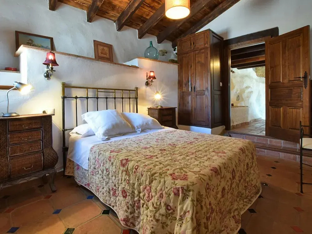 Authentic Country Home with Private Swimming Pool near Torcal de Antequera Nature Park