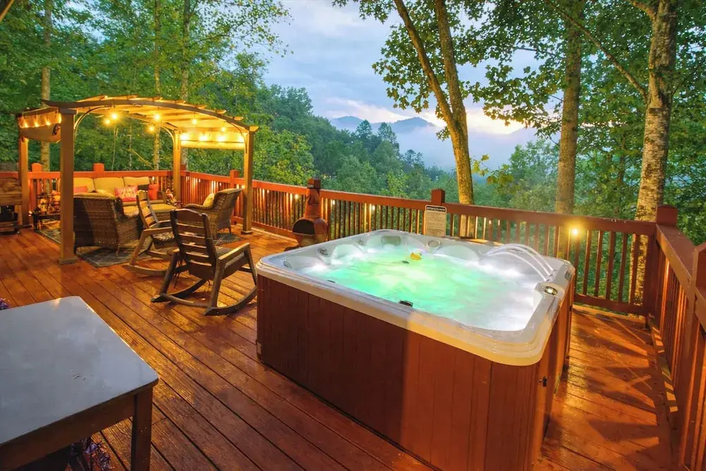 Hot Tub, Mtn Views & Fire Pit: Almond Family Cabin