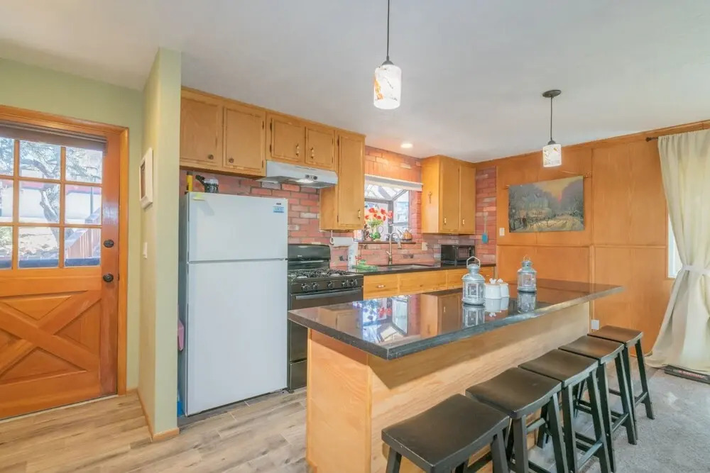 Nottingham's Nook - Tucked Away On A Quiet And Serene Lot Amongst The Trees! 2 Bedroom Home