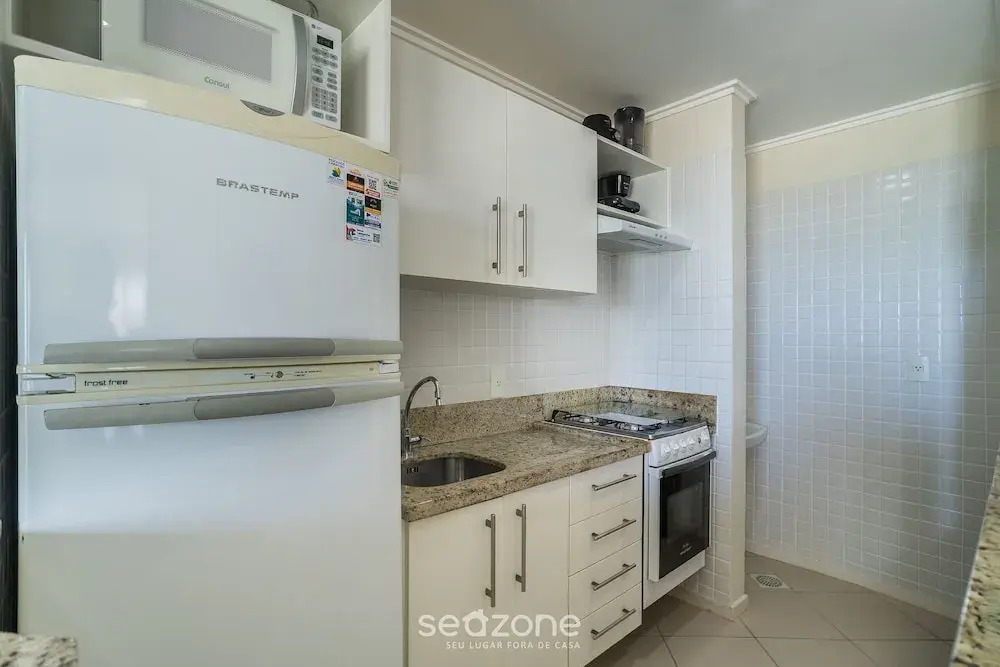 Beachfront Condominium w/ Pool in Morro das Pedras - Pros