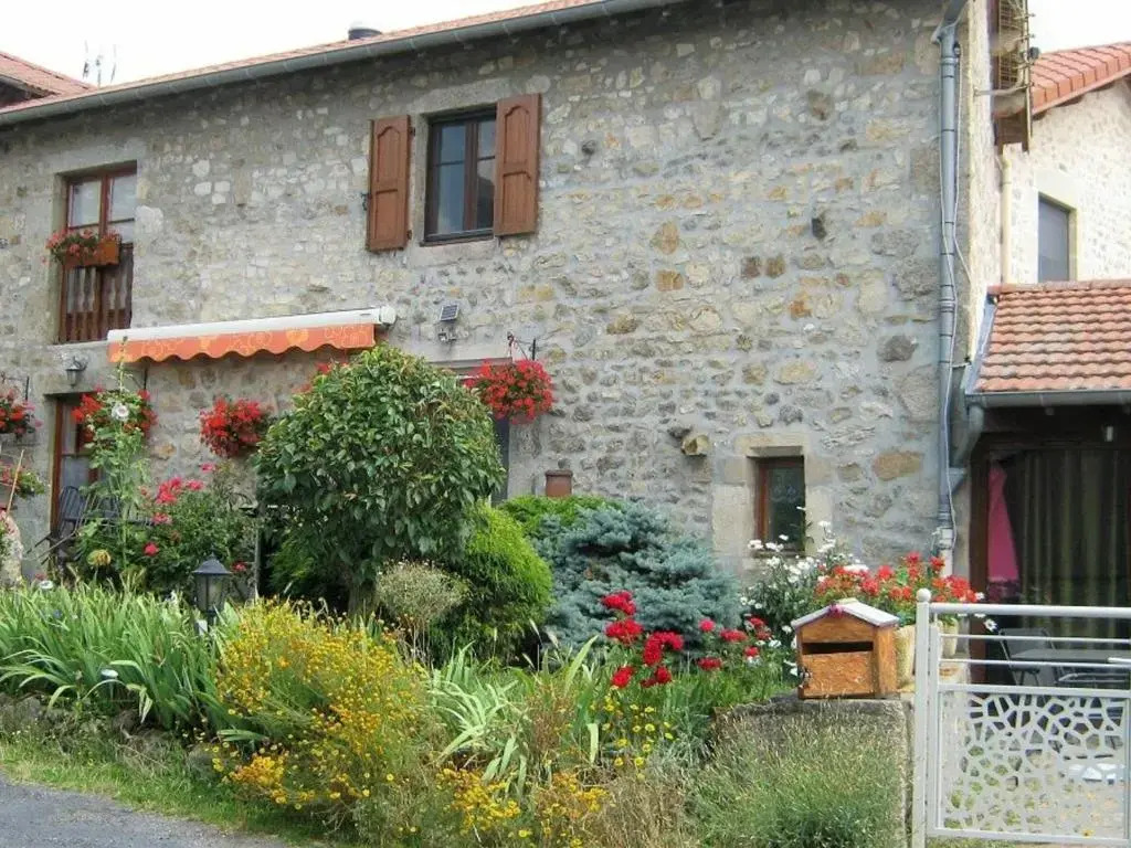 Gîte en pierre avec terrasses, proche de sites médiévaux, idéal pour famille avec équipements bébé. - FR-1-582-256