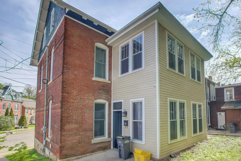 < 1 Mi to Downtown: Historic Dubuque Gem!