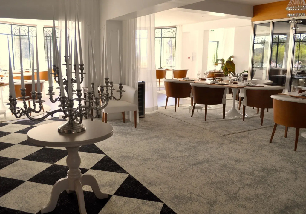 Grand Hotel Des Sablettes Plage, Curio Collection By Hilton