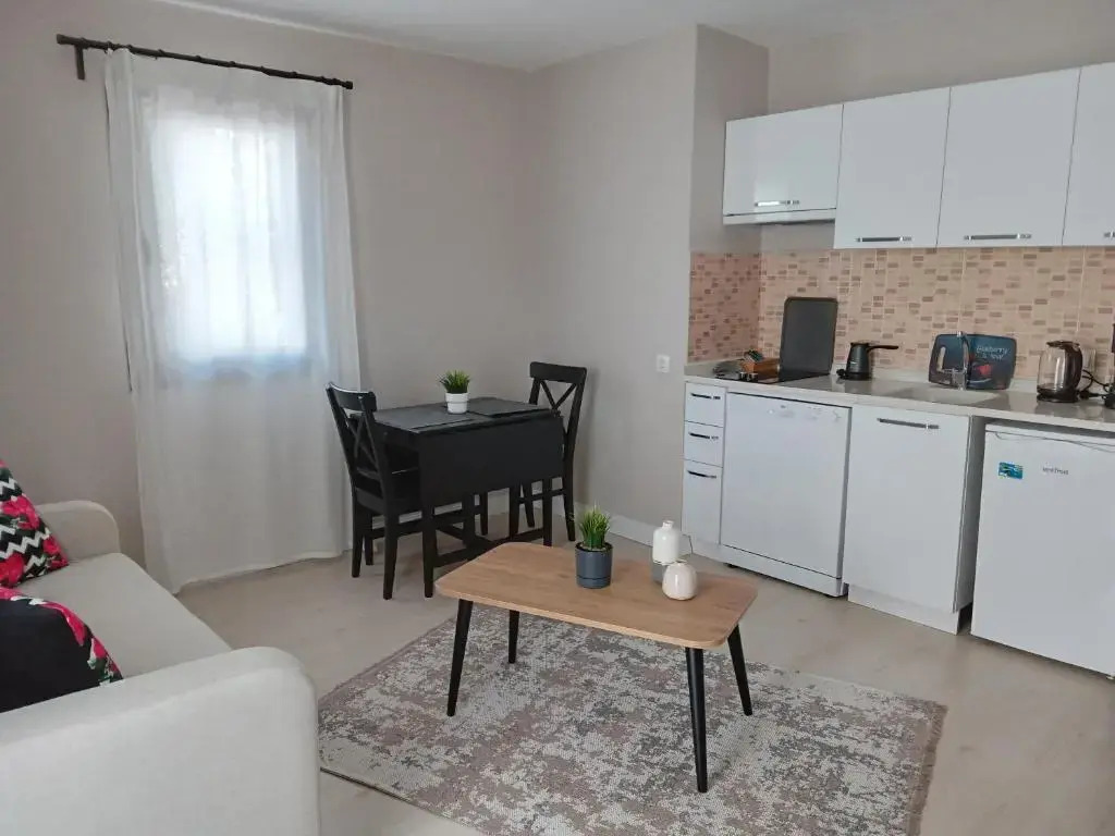 Dolphin Residences - Begonya 1