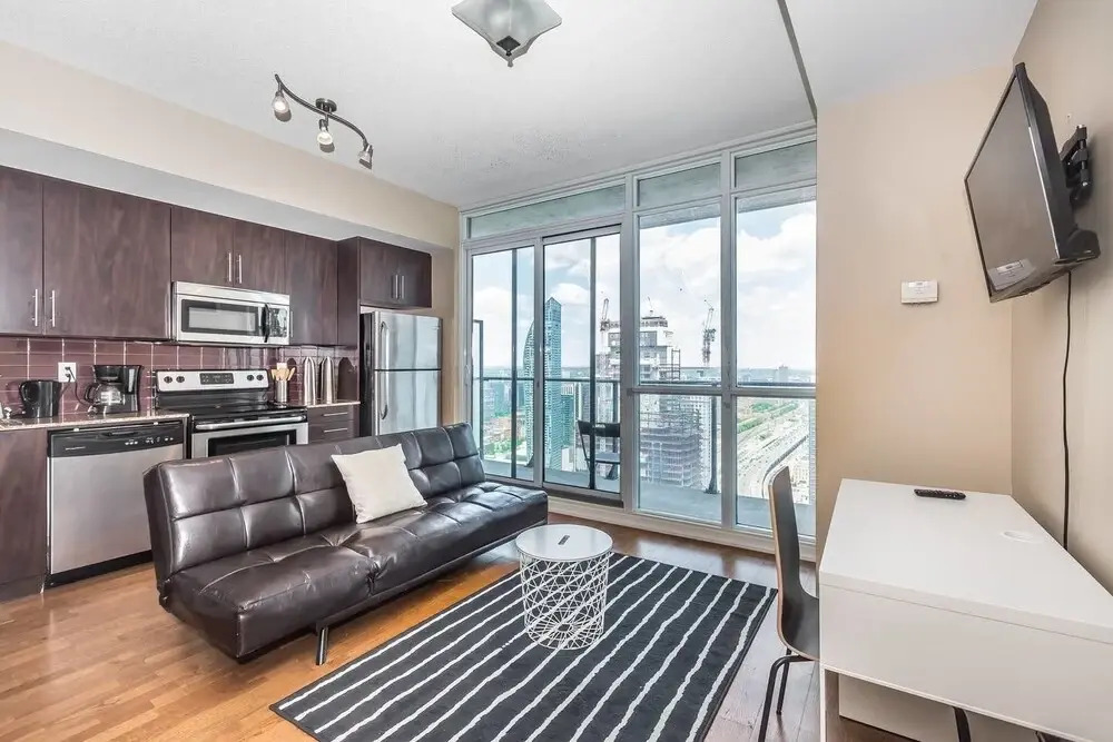 New!! Air Canada Condo Near CN Tower