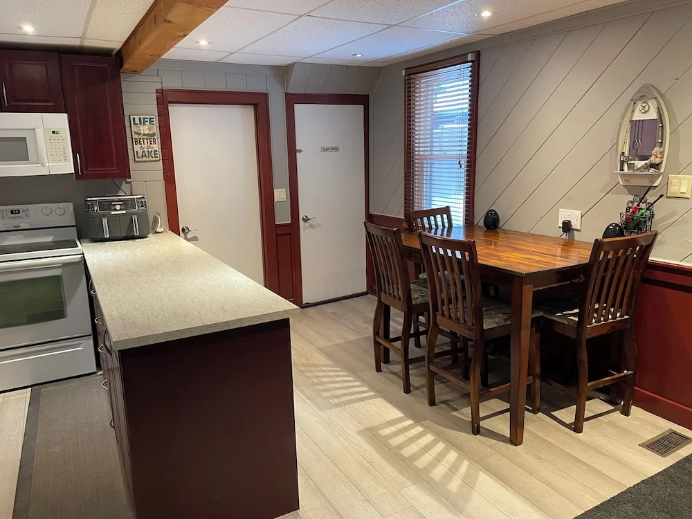 4 Bedroom Cottage on Manitoulin Island Next to Sand Beaches