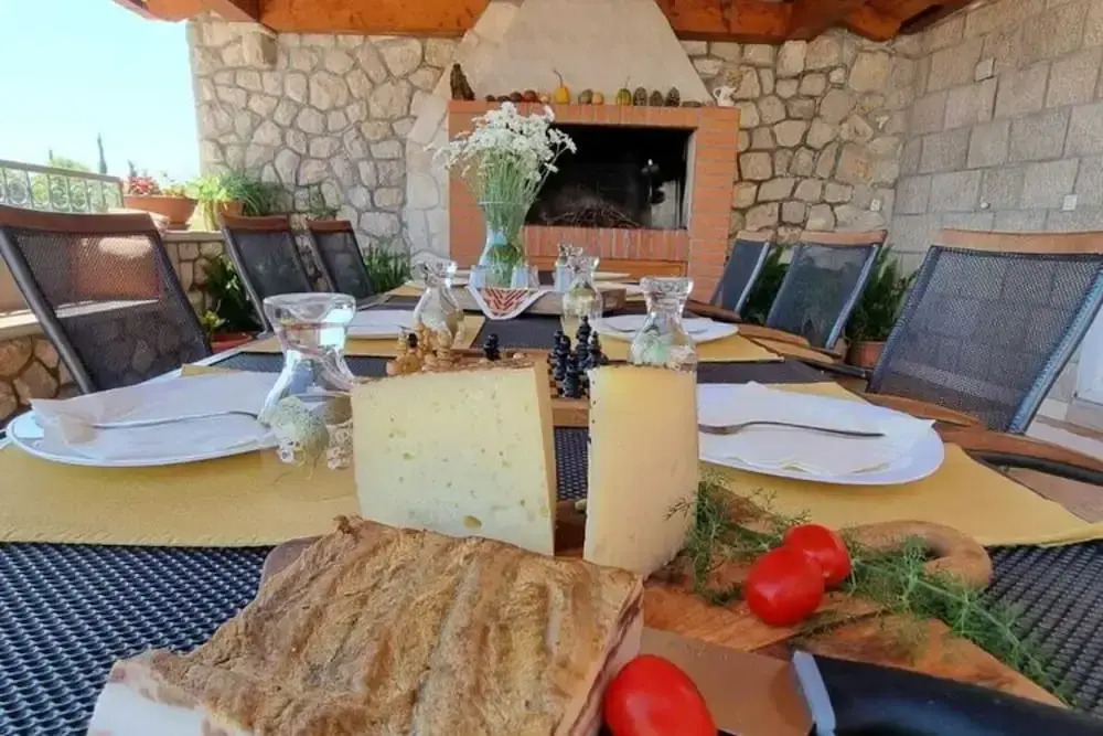 Authentic Villa With Private Pool,hot Tub,covered Terraces,panoramic View, Wi-fi