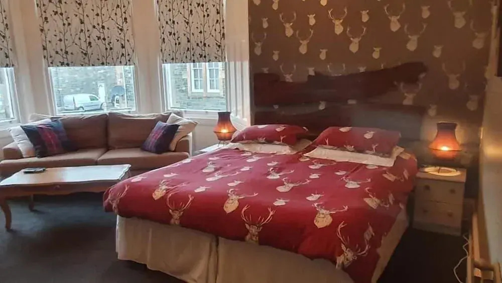 Neidpath Inn