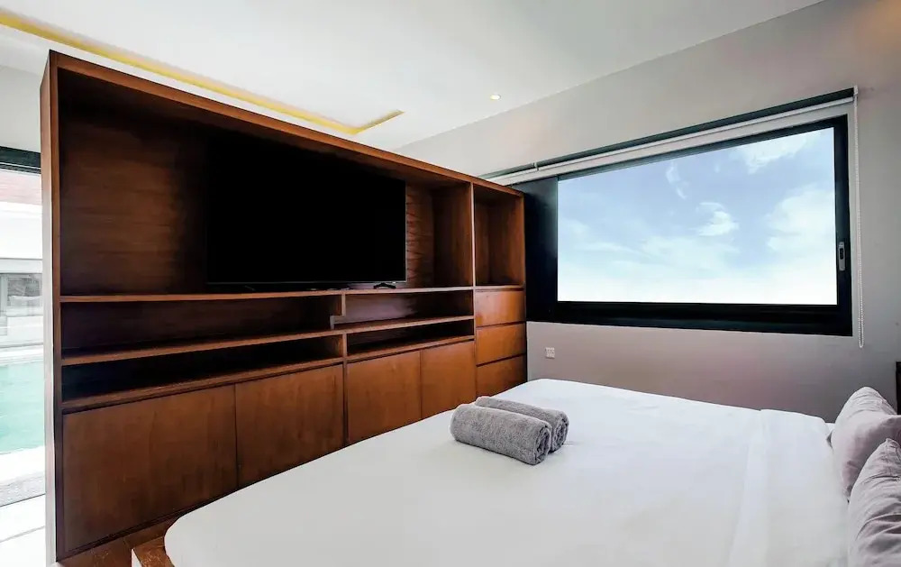 Villa MJ Modern Luxe 4BR with Big Pool & Rooftop