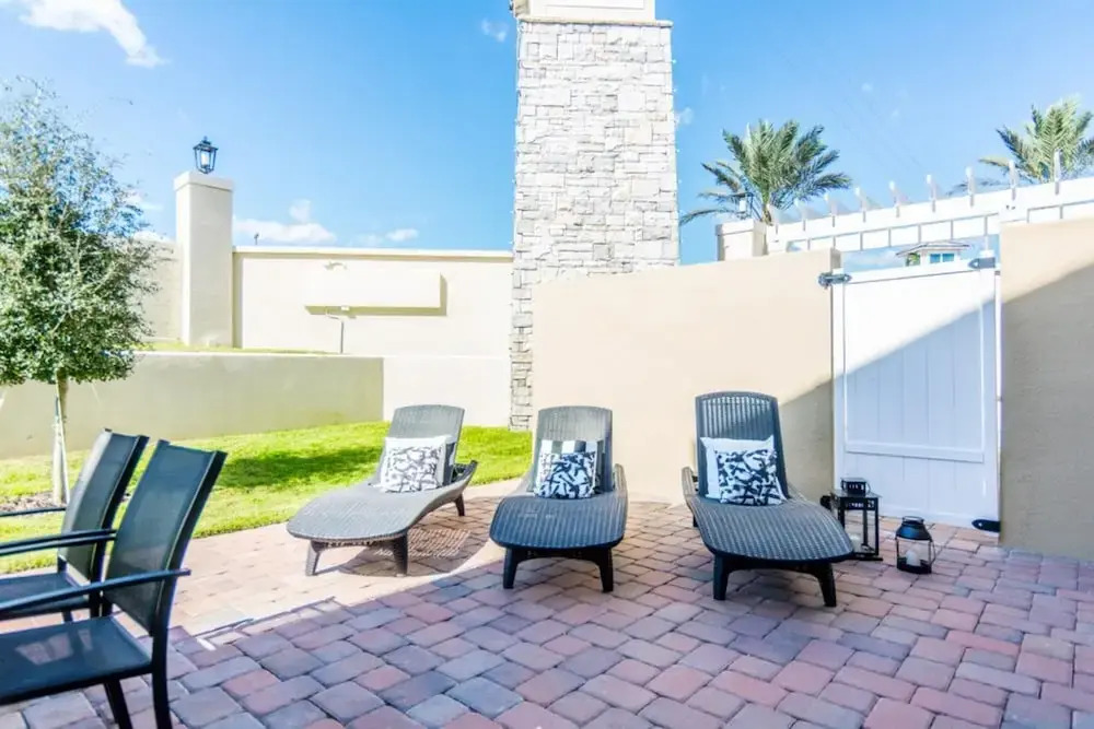 Amazing Townhome with Summer Kitchen SU2668