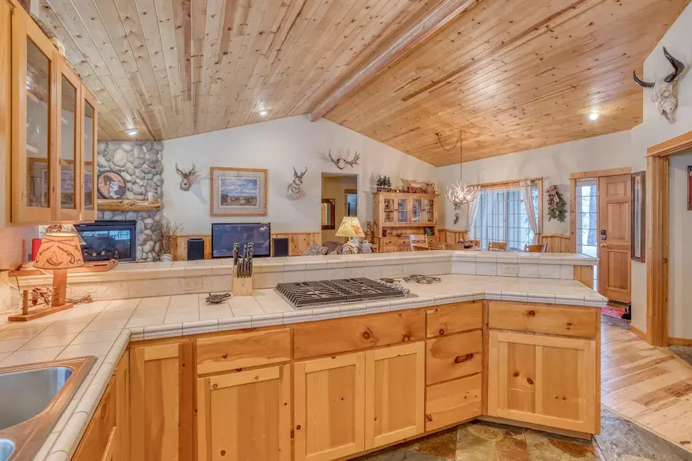 Spectacular Mountain Views and Outdoor Gatherings - Charming Oasis