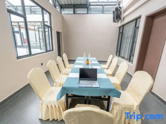 Liuhe Fangting · Liuhe Garden Court Oxygen-Supplying Garden Boutique Stay (Dukezong Ancient City)