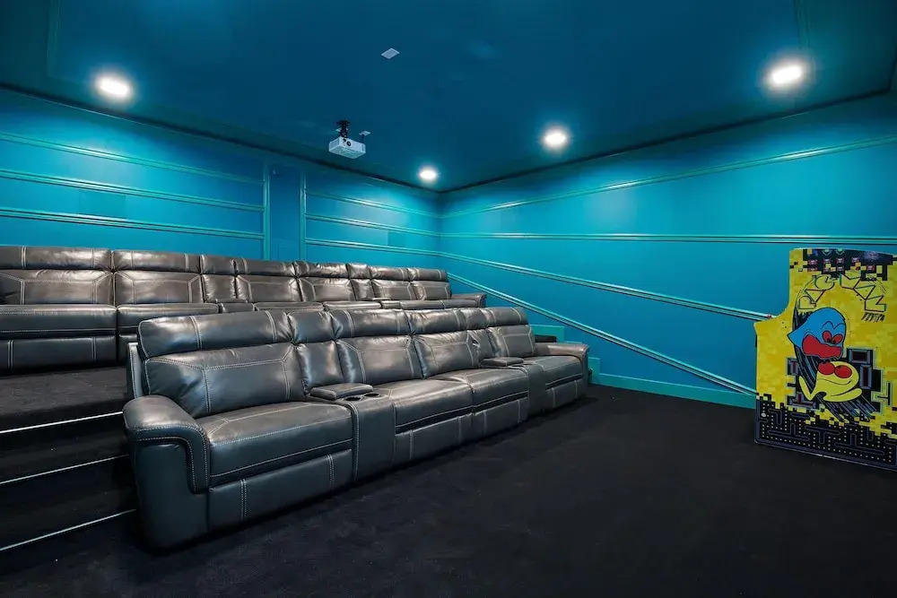 Sr011v: 9 Bed, Toy Story, Marvel- Avengers, Pool