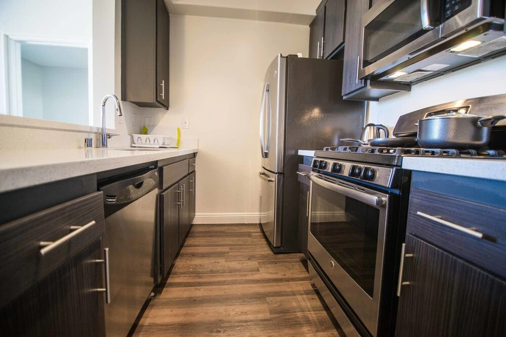 Prime Location Westwood Apartment 409w