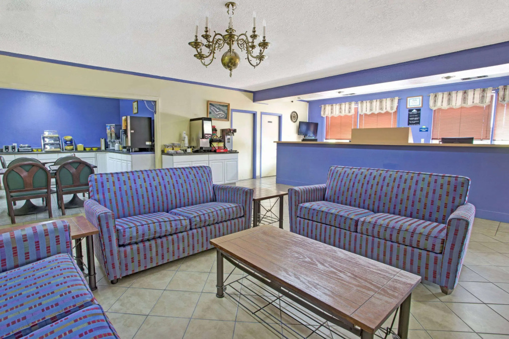 Days Inn by Wyndham Benson