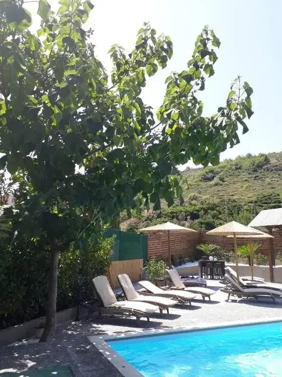 Almirikia Apartments