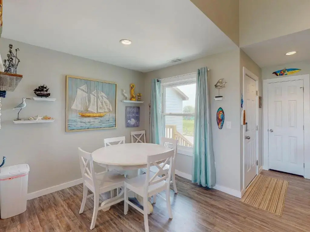 AH-C209 Newly Remodeled, 2nd Floor Condo, Right next to the Marina & Ferry