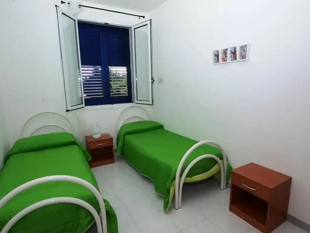 Cosy Apartment Near The Beach With Balcony Pets Allowed Parking Available