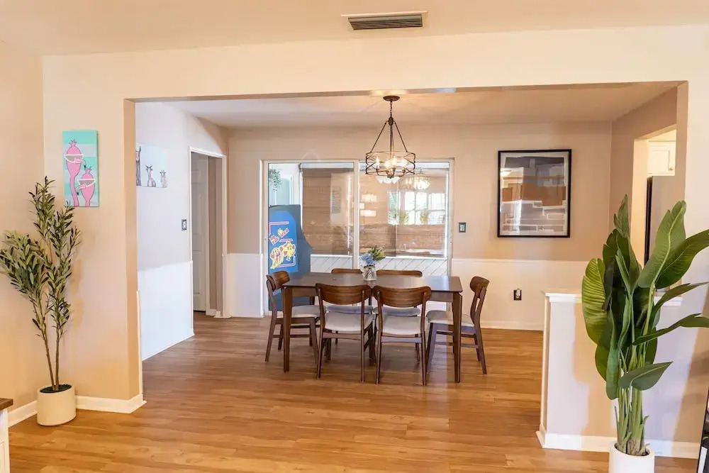 Four Bed Home With Pool Game Room Bar Near Beach