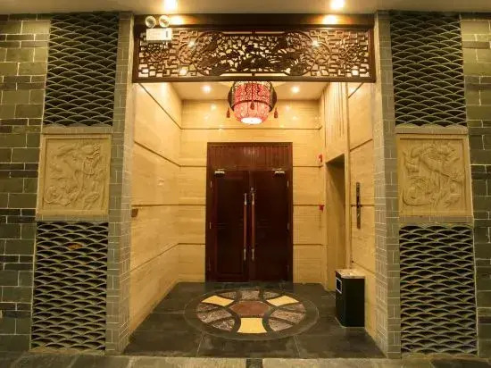 Qionghai Yefeng Business Hotel (Yinhai Road Wanquanhe Branch)
