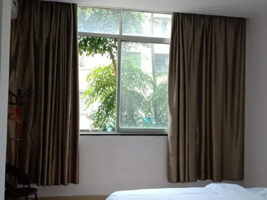 Hechi Chendong Business Hotel