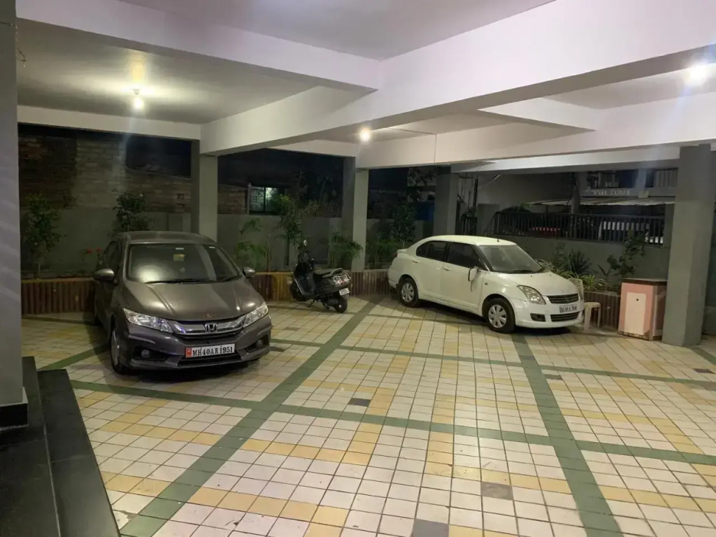 Hotel Mansarovar Luxury Business Hotel