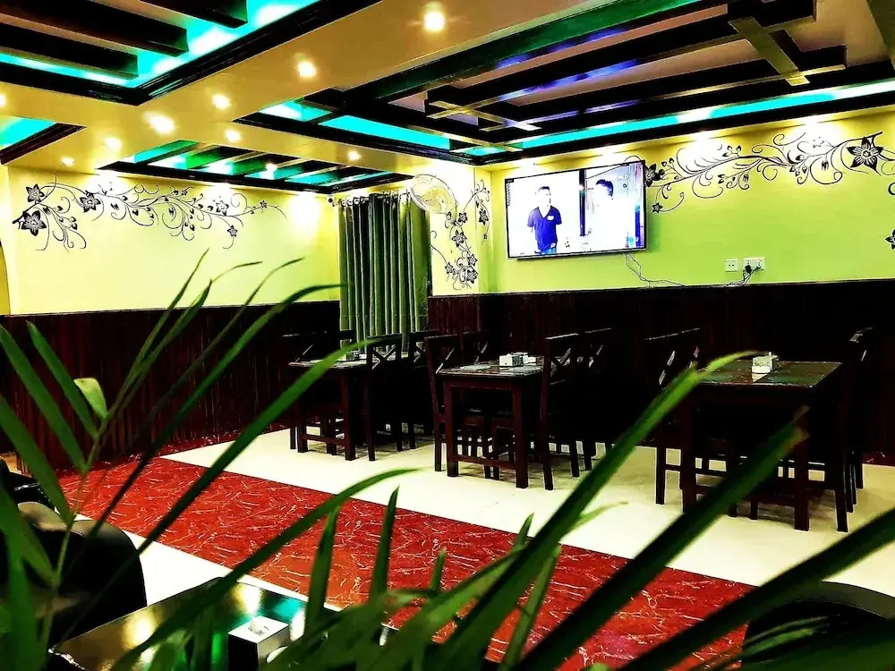 OYO 163 Hotel Arhant Inn