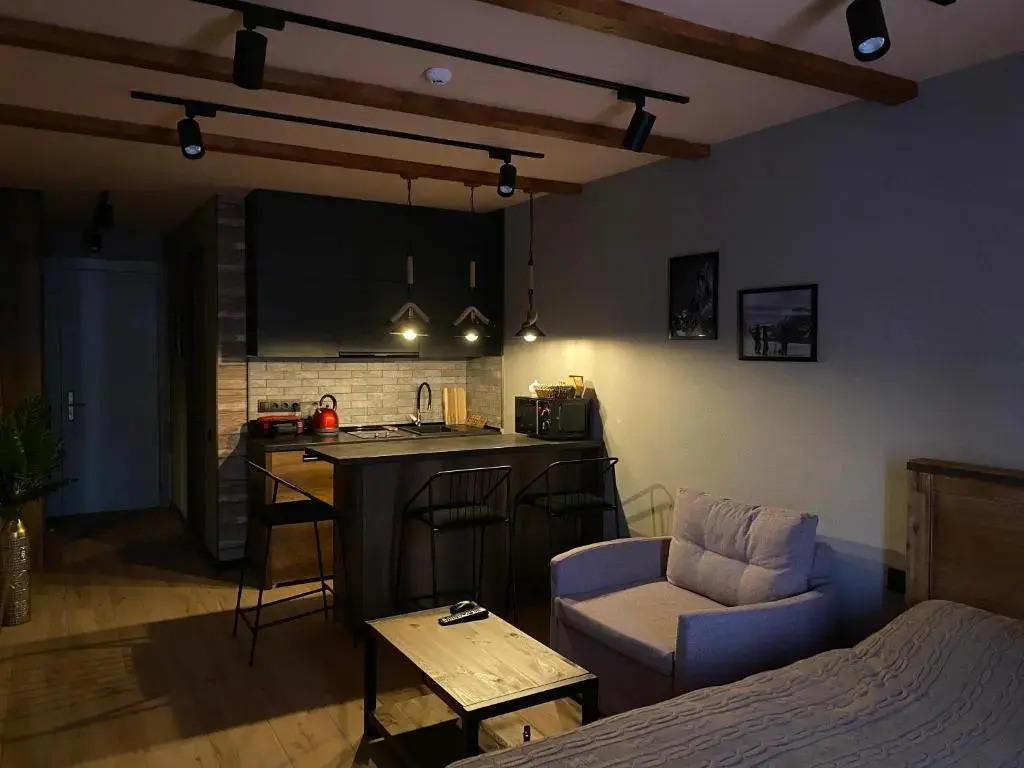 Atrium Apt. 403