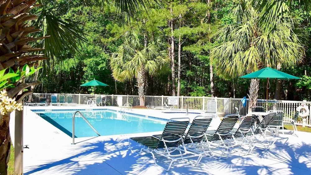 Fifty-seven Sea Ii This Spacious And Beautiful Condo Overlooking Pond And 4th Hole 2 Bedroom Condo by Peace Vacations
