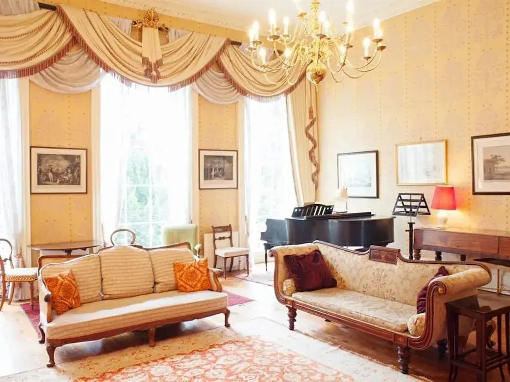 Sir Walter Elliot's House