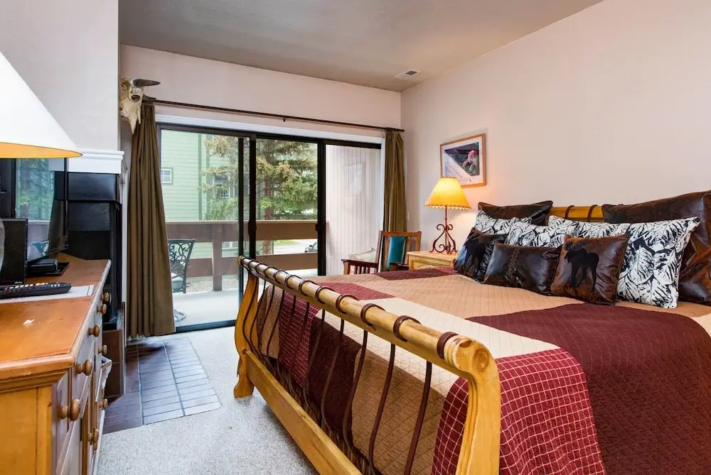 3BR 2BA Cozy Park City Condo by RedAwning