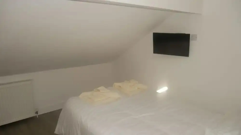 NEW Sleek 6BD Kensington Home Close to City