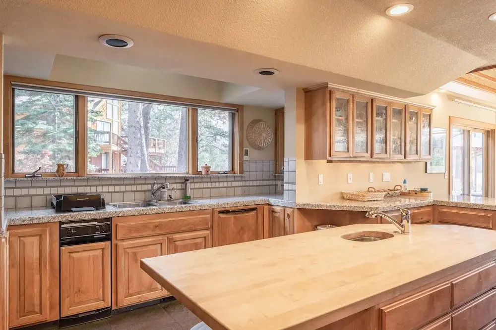 Bennett Flat Home 5 Bedrooms 4.5 Bathrooms Home