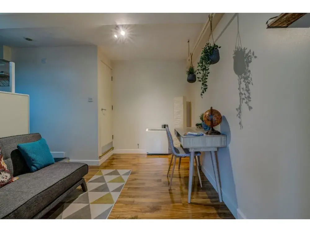 Stylish and Charming City Centre apt for 6