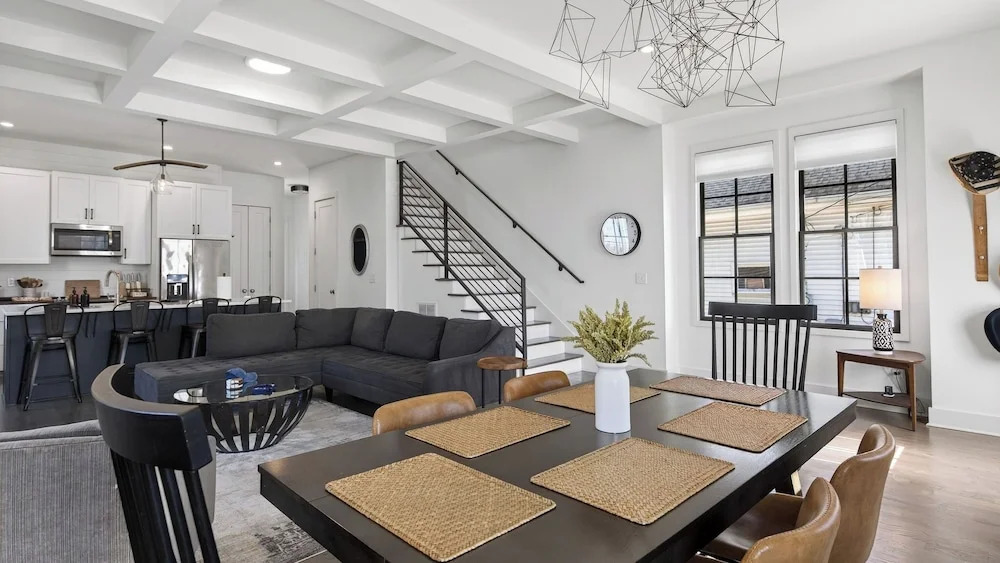 Fowlkes Street by AvantStay Minutes from Historic Main Street Short Drive to Downtown Nashville