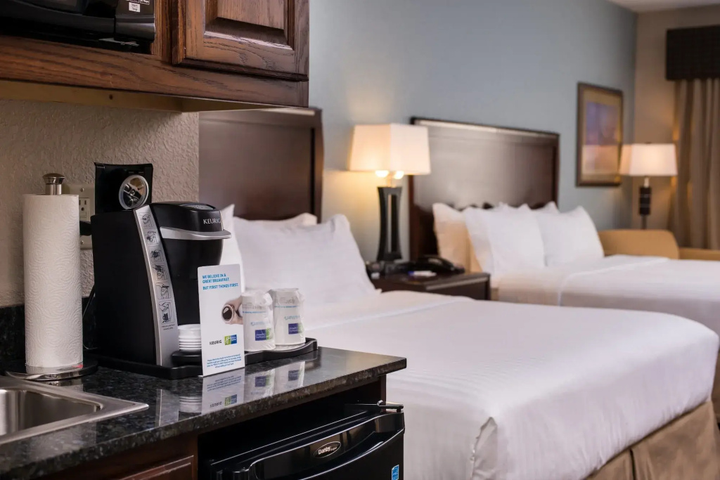 Holiday Inn Express & Suites Pittsburg by IHG