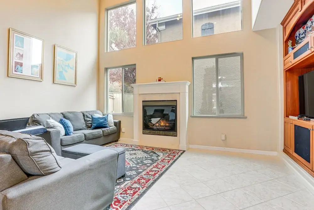 Modern California Escape Near Kayaking & Downtown!