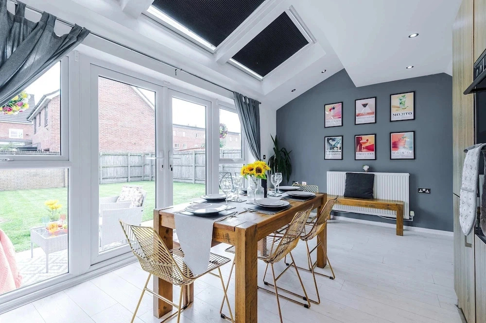 Perfect Riverside Home in Manchester Free Parking