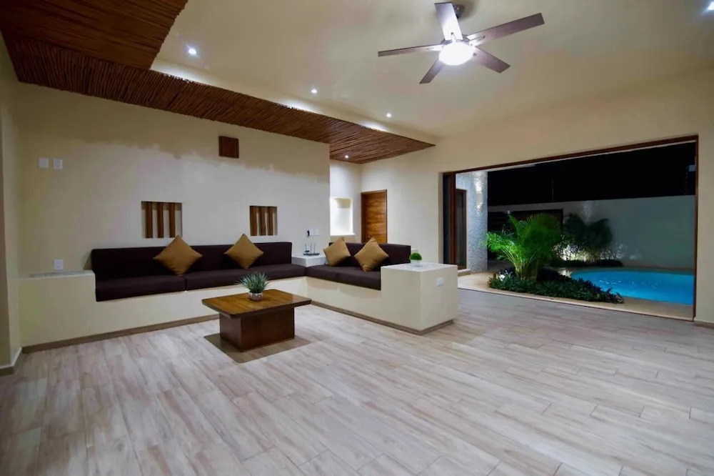 One Extra Free Night Staying 3 Nights Intl Chef & Yacht - Brekky Available
