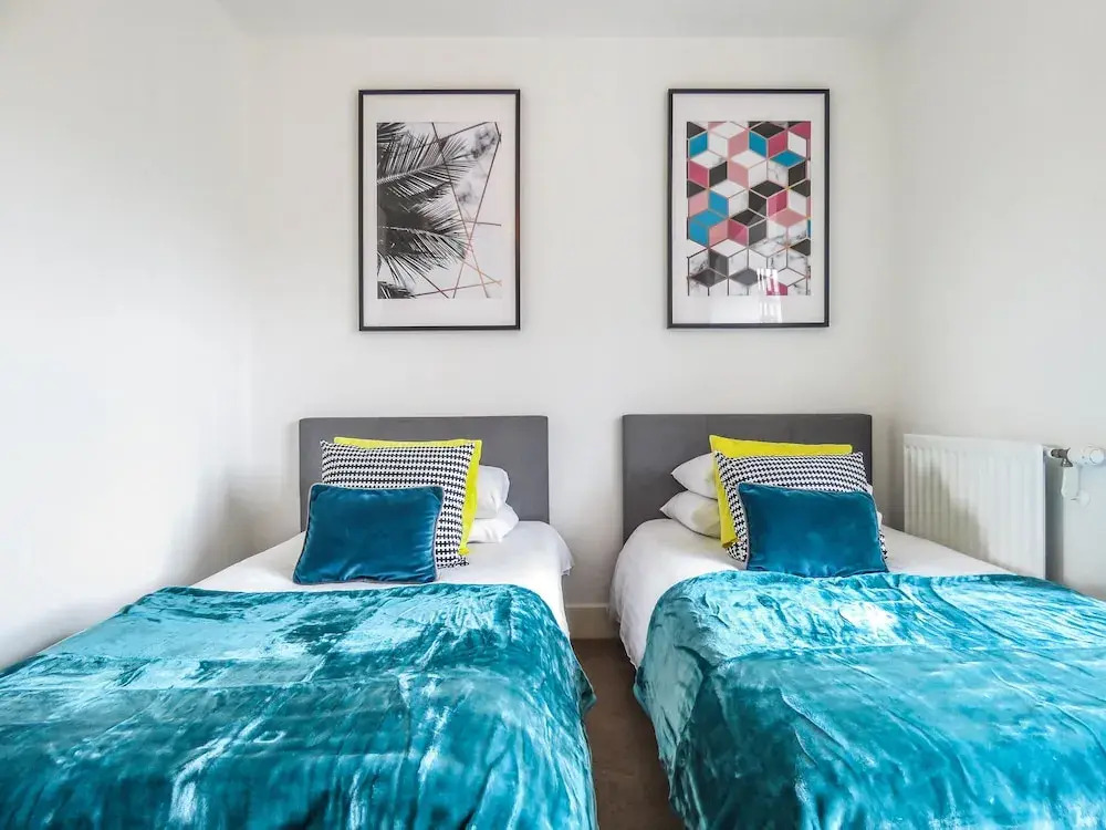 Tudors eSuites Park Central Townhouse Garden and Parking