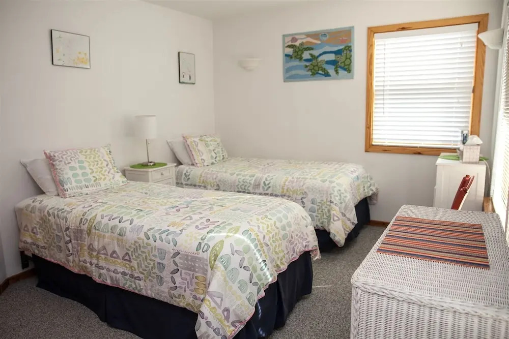 The Sunny Spot 4 Bedroom Cottage by RedAwning