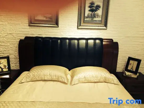 Ruyi Hotel (Hefei Binhu Century City Shop)