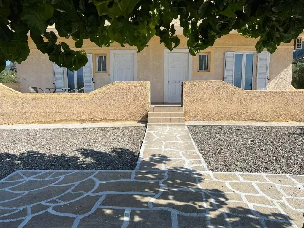 Nafpaktos PebBle Apartments in Marathias
