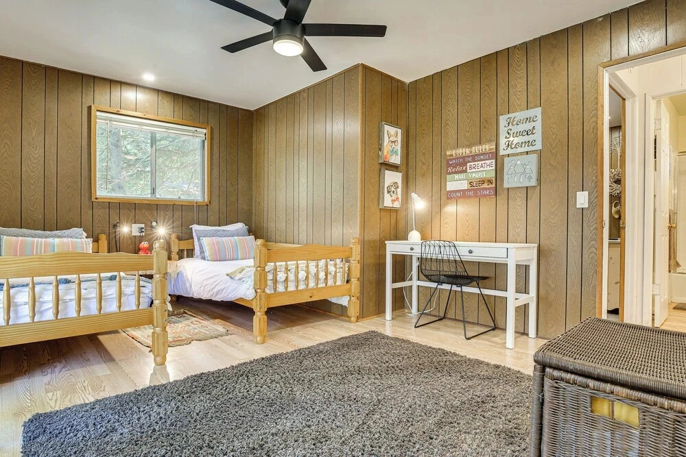 Overlooking Lake Gregory! Crestline Family Cabin